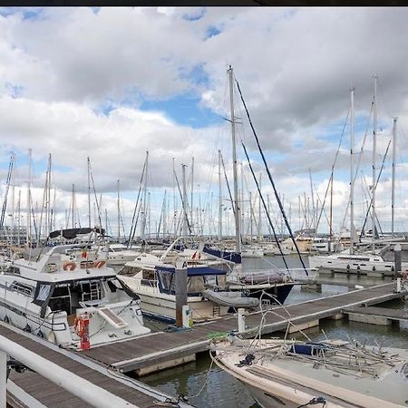 Beautiful And Magnific Yacht Hotel Lisbon Exterior photo