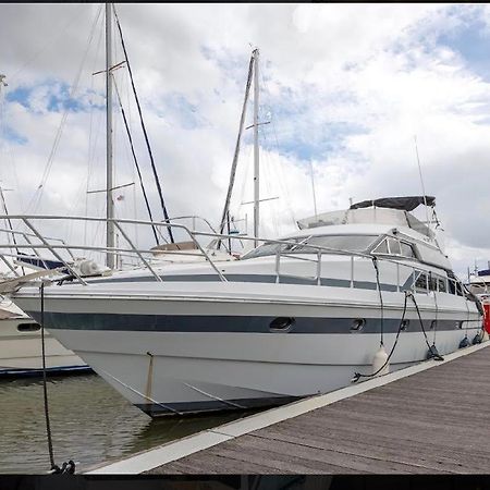 Beautiful And Magnific Yacht Hotel Lisbon Exterior photo