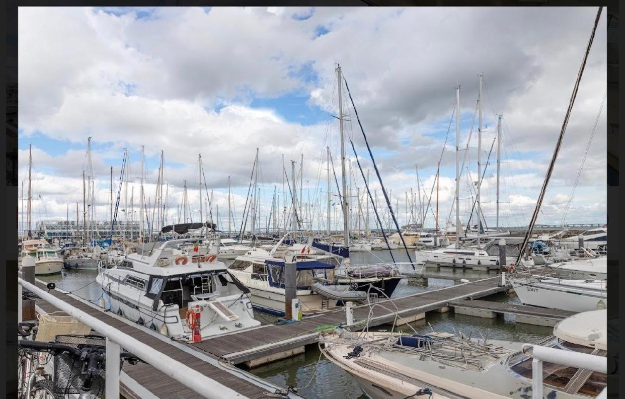 Beautiful And Magnific Yacht Hotel Lisbon Exterior photo