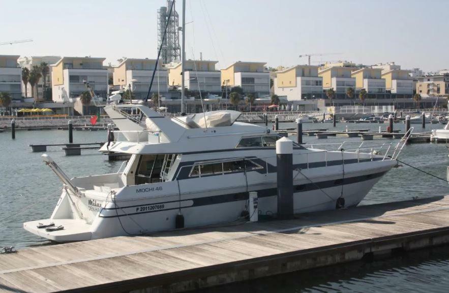 Beautiful And Magnific Yacht Hotel Lisbon Exterior photo