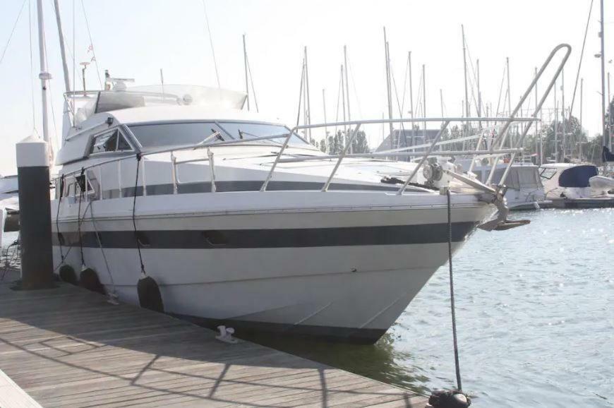 Beautiful And Magnific Yacht Hotel Lisbon Exterior photo